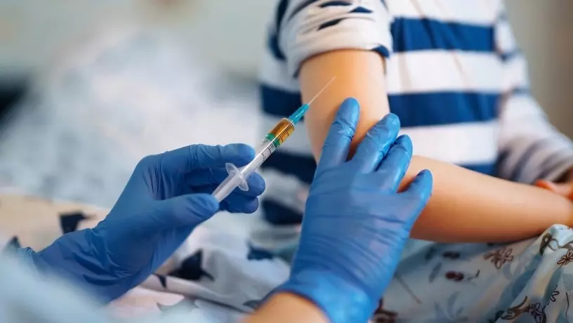 В ОАЭ отец отсудил компенсацию за ошибку при вакцинации ребенка
