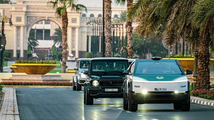 Tesla Cybertruck пополнил автопарк полиции Дубая