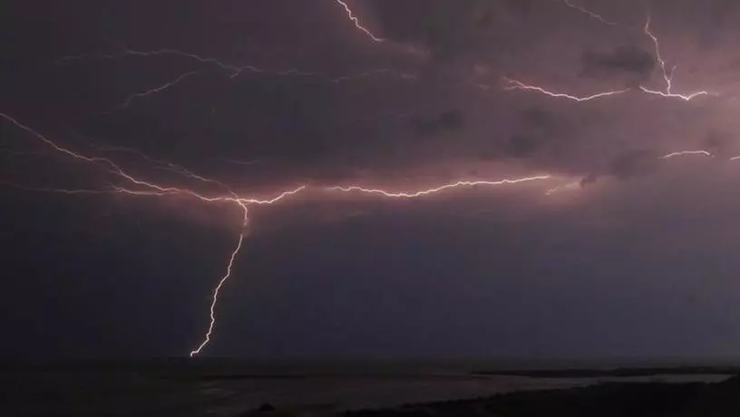 ​Жителям ОАЭ обещают ливни с грозами