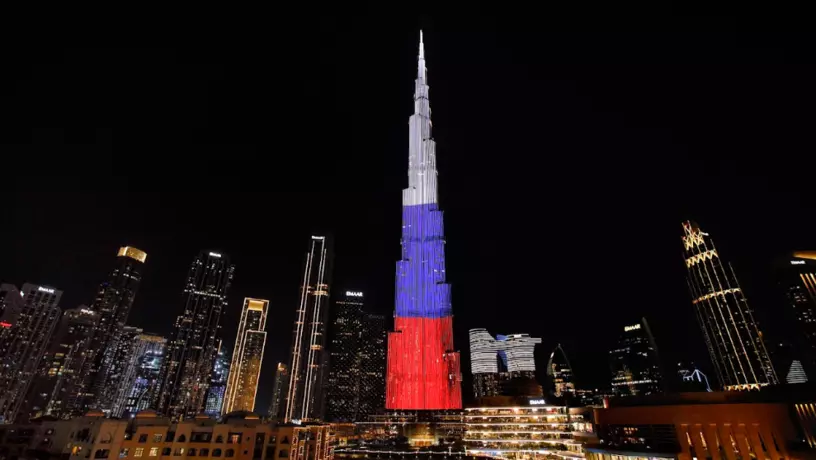 ​Флаг России вновь появился на фасаде Burj Khalifa в честь национального дня