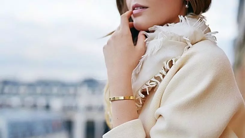 ​Россиянку оштрафовали за контрабанду браслета Cartier из ОАЭ