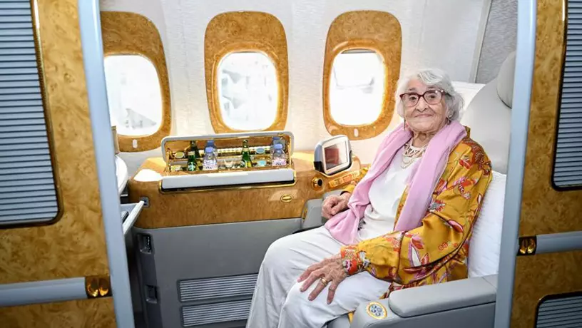 Emirates сделала путешествие 101-летней пассажирки незабываемым