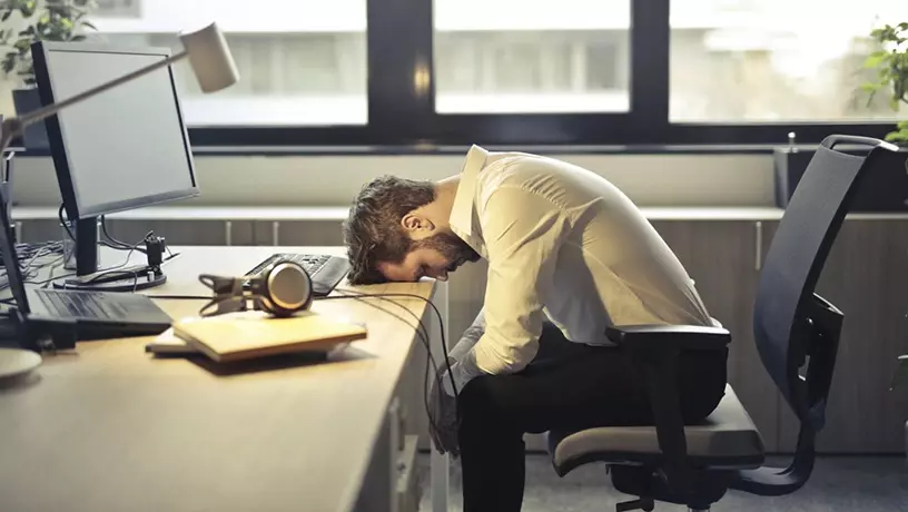 Больше половины сотрудников в Дубае вынуждены подрабатывать