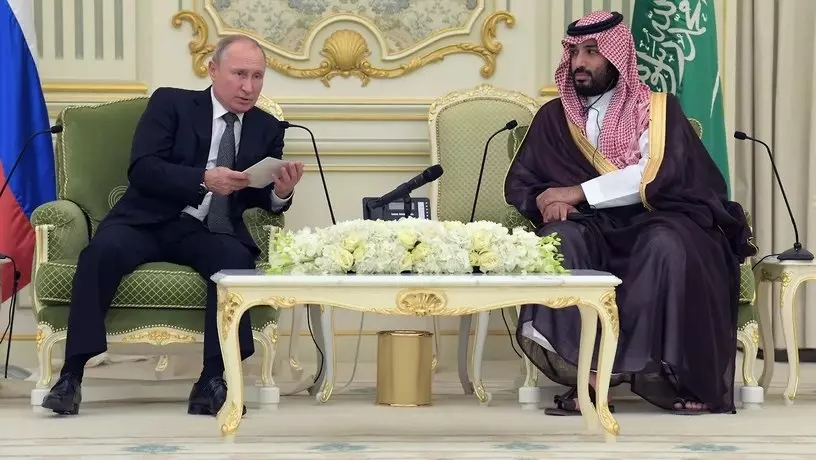 ​Владимир Путин провел телефонный разговор с наследным принцем Саудовской Аравии