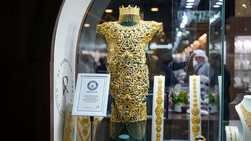 В ОАЭ создали самое дорогое золотое платье