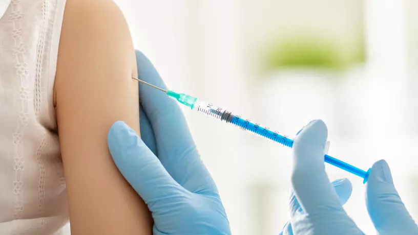 ​В ОАЭ ввели обязательную вакцинацию