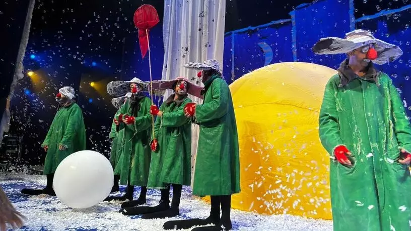 В Дубай вернулось легендарное снежное шоу Slava’s Snowshow