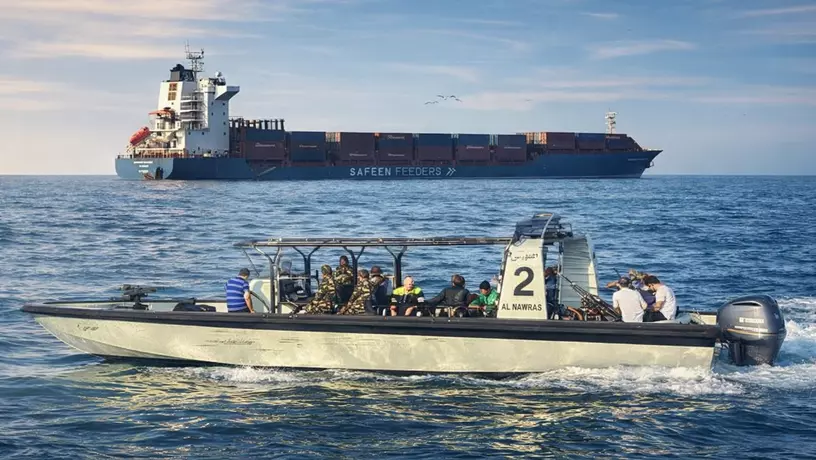 Оманские ВМС спасли мальтийских моряков с атакованного судна
