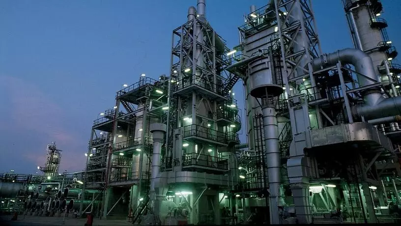 ​В Абу-Даби при атаке на газовый комплекс пострадали три человека