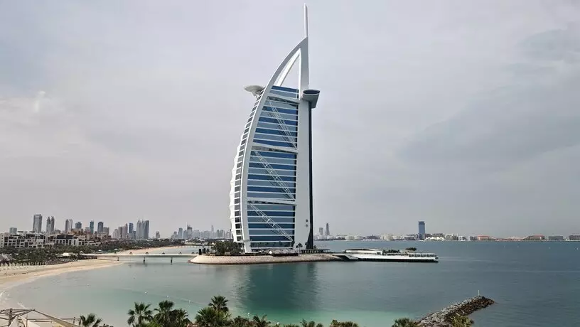 Отель Burj Al Arab в Дубае закрылся на реставрацию