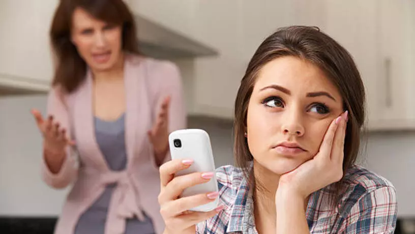 ​Жительницу столицы ОАЭ оштрафовали за оскорбления в WhatsApp
