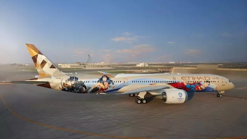 Etihad Airways раздаст детям супергеройский мерч