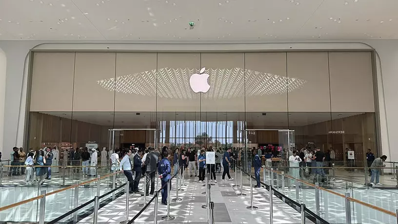 В Аль-Айне открыли магазин Apple Store