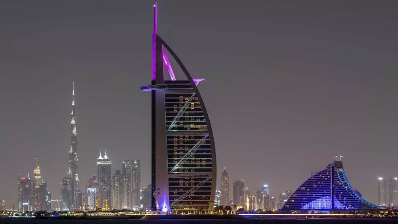 Пожар на фасаде дубайского отеля Burj Al Arab оперативно потушен