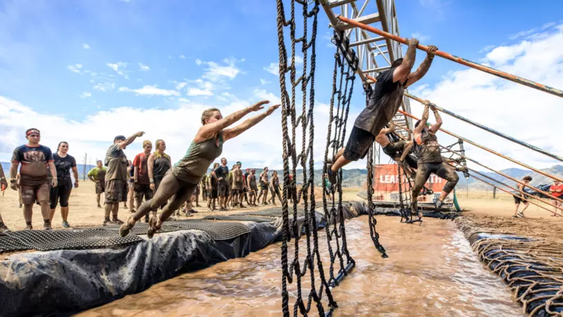 Забеги по грязи Tough Mudder в ОАЭ